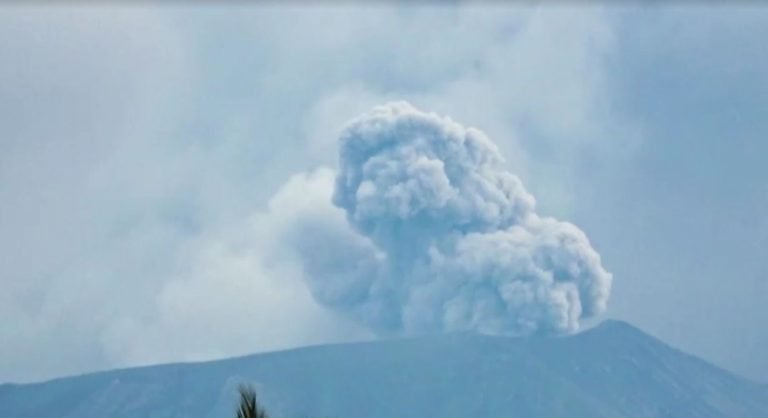 Erupcao Vulcao Indonesia.jpeg