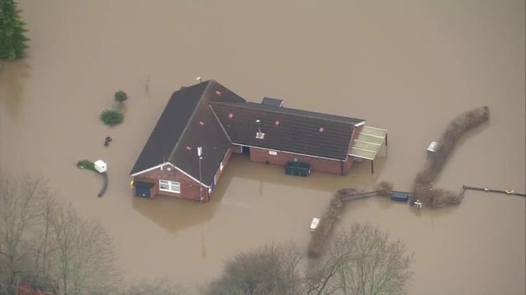 2024 01 05t094019z 1 Lop002705012024rp1 Rtrmadp Baseimage 960x540 Europe Weather Britain Floods Aerials.jpg