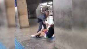 Pm Agride Mulher Em Metro.jpeg