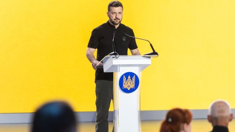 Zelesny Presidente Ucrania E1719878502300.jpg