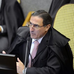 STJ decide que adjudicação de bem penhorado só é válida após lavratura de auto