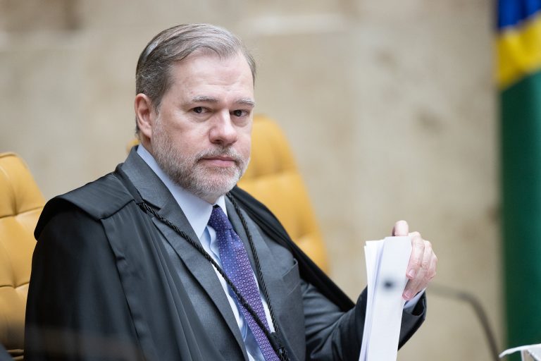 STF forma maioria e confirma multas por envolvimento em rinhas de galos