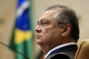 Estamos tentando ‘evitar o fim do mundo’, diz Dino sobre ações no STF contra as queimadas
