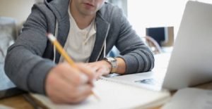 Estudante que fez ensino médio no SESI não tem acesso a vaga universitária para escola pública