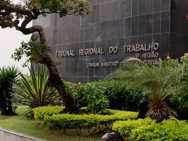 Funcionária que falsificou atestado médico tem demissão confirmada no TRT-5