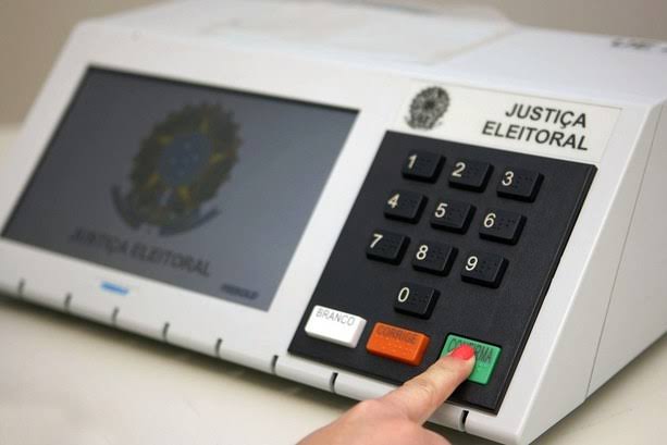 Justiça Eleitoral começa a fazer os ajustes finais nas urnas eletrônicas