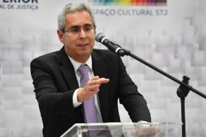 Gorjetas não integram faturamento de empresas e não estão sujeitas a tributos, decide STJ