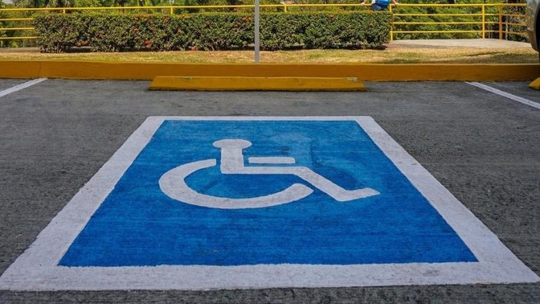 TJSP nega indenização por dano moral coletivo a homem que estacionou em vaga para deficientes