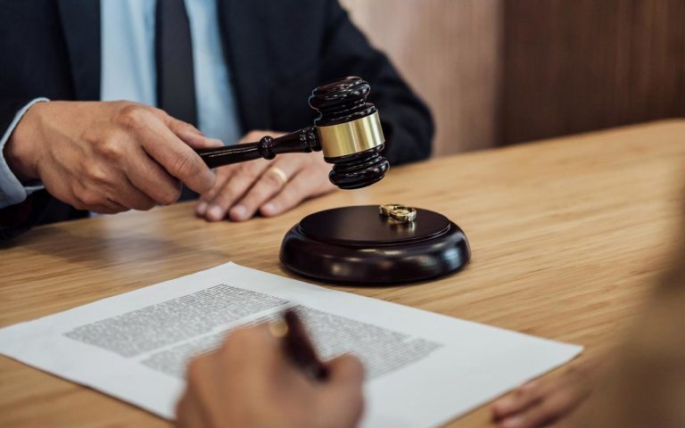 Justiça declara nulo acordo que transferia responsabilidade de pagar alimentos de filhos à empresa