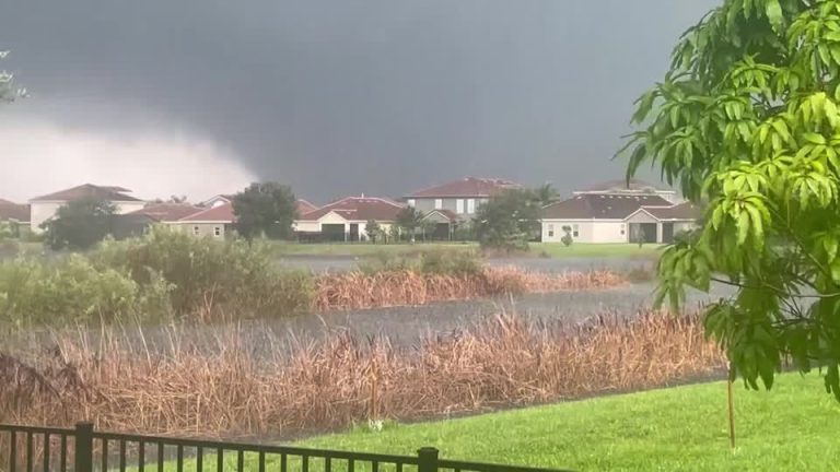 2024 10 10t011429z 1 Lop073010102024rp1 Rtrmadp Baseimage 960x540 Storm Milton Tornado Ugc 3.jpg