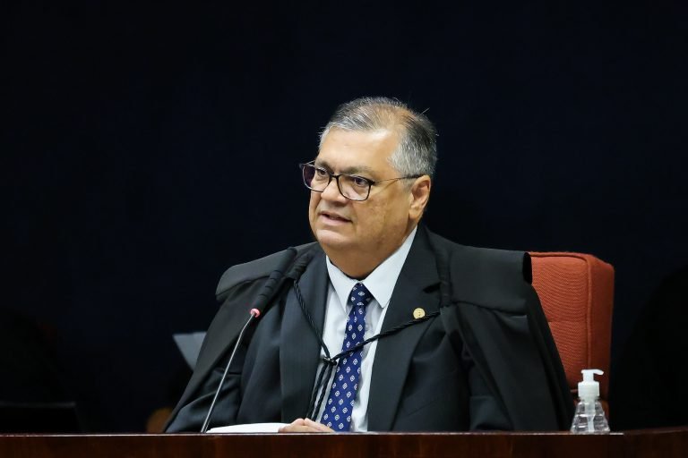 STF determina apresentação de contratos de municípios com escritórios de advocacia no exterior e suspende honorários de êxito