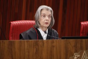 Cármen Lúcia defende eleições com "civismo responsável" e alerta contra violência