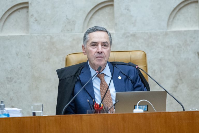 ‘Não se mexe em instituições que funcionam’, diz Barroso em reação ao avanço de PEC que limita poderes de ministros do STF