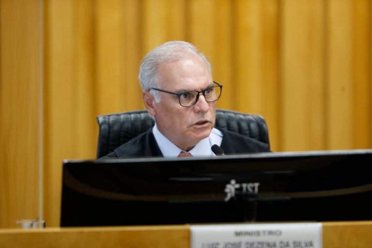 TST mantém indenização a médicos fiscais demitidos por aposentadoria compulsória antes de mudança constitucional