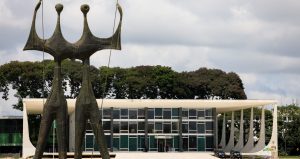 STF valida norma que prevê multa a envolvidos em rinhas com animais