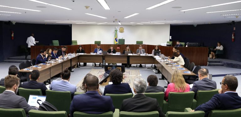 Executivo e Legislativo respondem a questões do STF sobre orçamento secreto