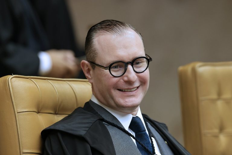 Zanin reitera possibilidade de terceirização irrestrita, citando princípios de livre iniciativa e concorrência