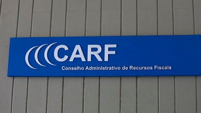 Carf mantém cobrança bilionária por fraude tributária em empresa de combustíveis