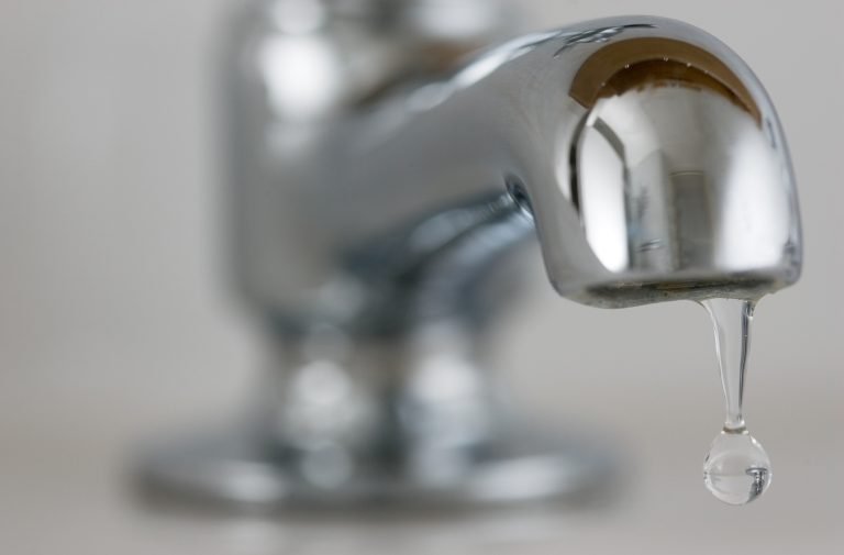 Justiça condena concessionária a indenizar condomínio por falha no abastecimento de água