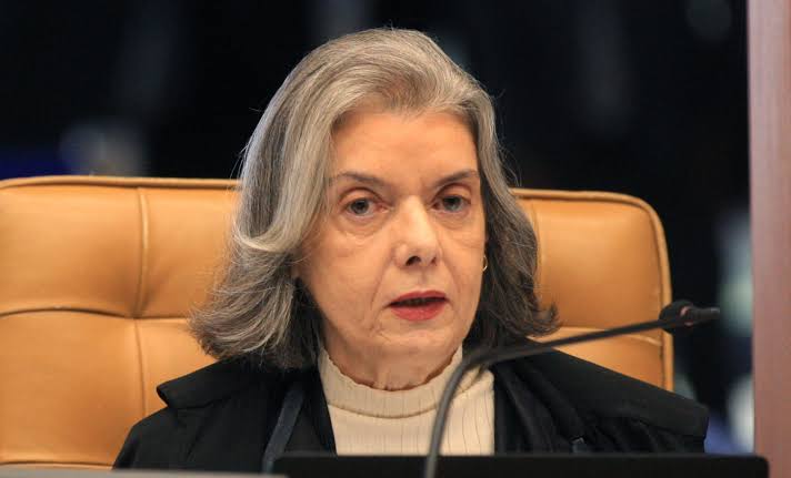 Após explosões nos arredores do STF, Cármen Lúcia diz que Judiciário segue a trabalhar com 'destemor'