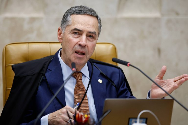 STF derruba lei municipal que proíbe vacinação compulsória contra Covid