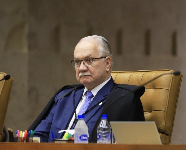 Onda de populismo autoritário se levanta no presente, diz Fachin no STF