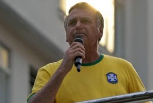 Justiça do DF rejeita condenação de Bolsonaro por caso do 'pintou um clima'