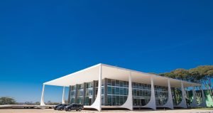 É falso que ministros do STF não tenham se formado em Direito e que nunca tenham tido OAB