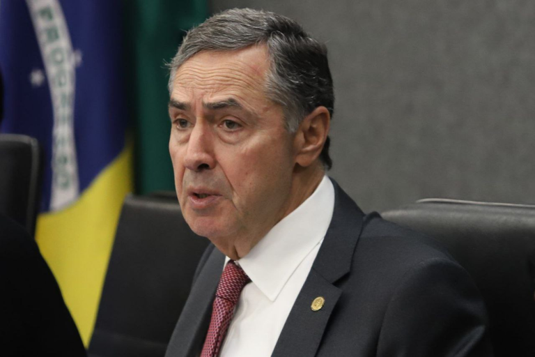 Barroso classifica tentativa de golpe como "estarrecedora" e reforça defesa da democracia