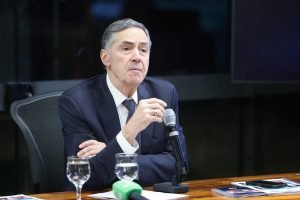 "Judiciário não tem responsabilidade sobre a crise fiscal", afirma Barroso