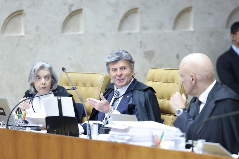 Fux defende remoção imediata de conteúdos ofensivos por plataformas em julgamento no STF