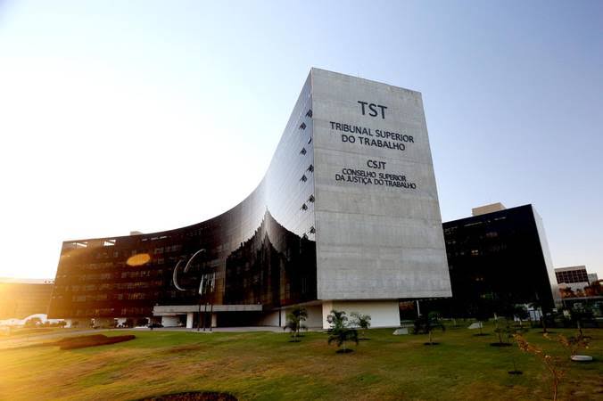 TST declara deserção de recurso de banco por custas pagas por empresa do mesmo grupo