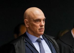 Alexandre de Moraes vai a show de Caetano e Bethânia em SP e ouve coro de ‘sem anistia