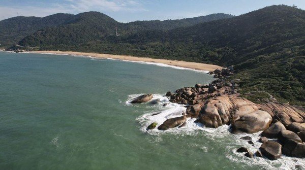 Justiça Federal nega pedido para suspender venda de terrenos de praia em Balneário Camboriú por R$ 31,5 milhões