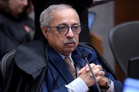 Ministro dá habeas corpus para dispensar mulher grávida de usar tornozeleira eletrônica durante o parto