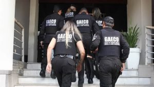 Defensor público e assessor são presos na Paraíba por suspeita de obstrução de justiça e desvio de recursos