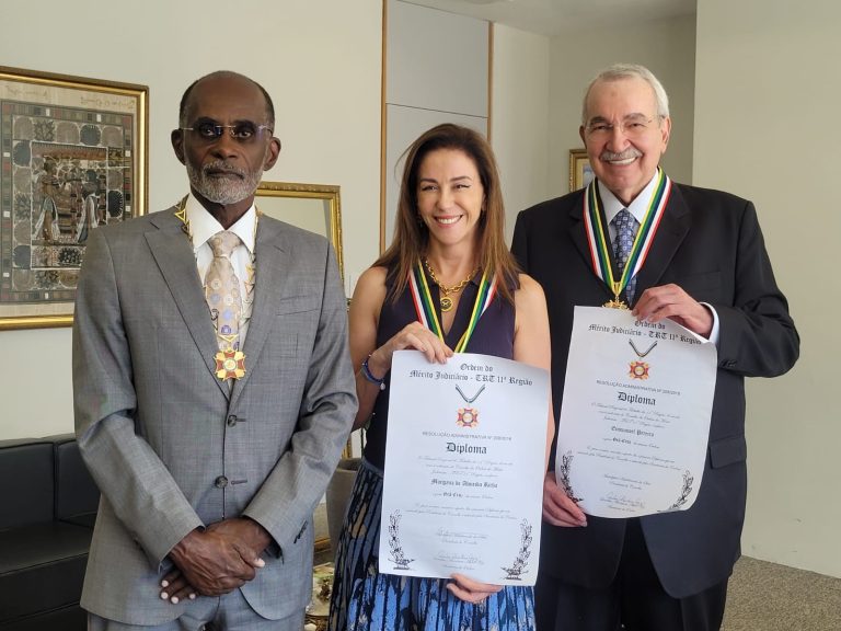 TRT da 11ª Região outorga Medalha do Mérito Judiciário do Trabalho aos ministros Emmanoel Pereira e Morgana Richa