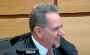 Ministro do STJ brinca ao dizer que foi eleito o mais bonito da Corte