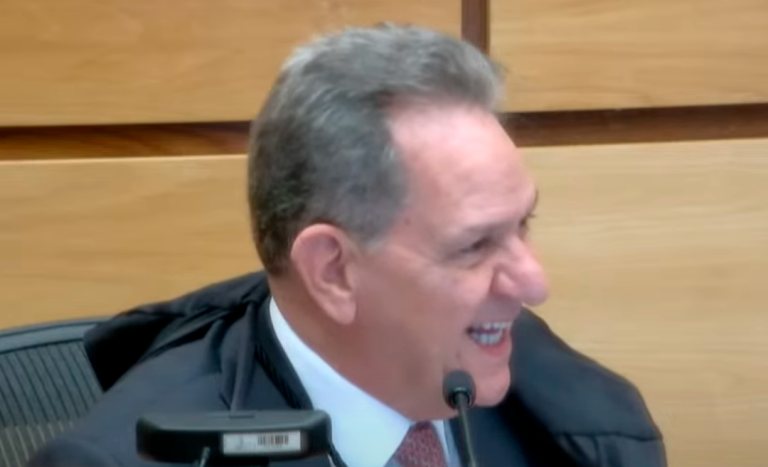 Ministro do STJ brinca ao dizer que foi eleito o mais bonito da Corte