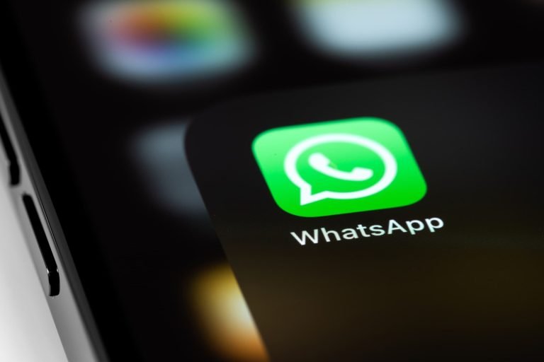 Juíza condena operadora de telefonia a restituir R$ 27 mil a cliente vítima de golpe no WhatsApp