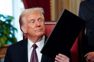 Juiz bloqueia ordem de Trump que encerra cidadania por nascimento nos EUA