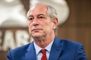 Juíza manda penhorar Hilux de Ciro Gomes por dívida após condenação por ofensas