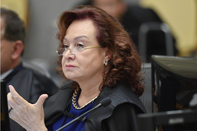 Reconhecimento de ilegitimidade na ação principal não exclui denunciante da lide do pagamento de honorários, decide STJ