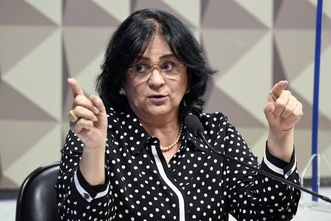 Justiça Federal extingue ação de Damares Alves contra resolução para aborto legal em crianças e adolescentes