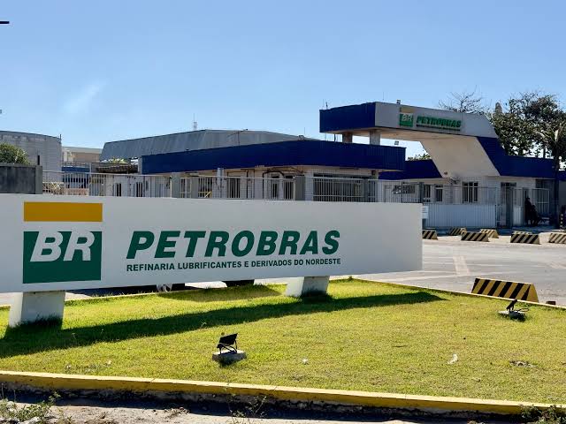 Petrobras é condenada a devolver R$ 5,7 milhões retidos de empresa prestadora de serviços
