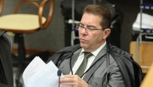 Falta de provas leva STJ a absolver homem condenado por uso de documento falso