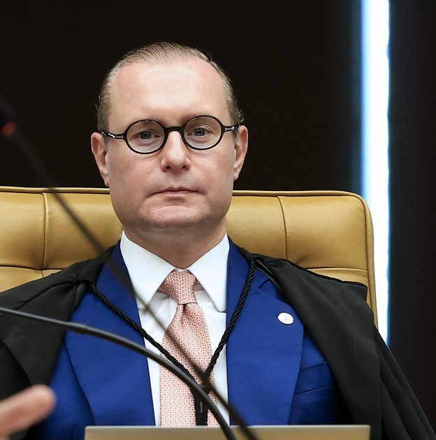 Zanin nega impedimento e diz não ter “nenhum sentimento negativo” em relação a Bolsonaro