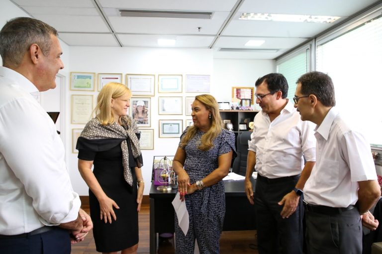 Para enfrentar o ‘calorão’, OAB-RJ propõe PL para dispensar uso de paletó e gravata por advogados durante todo o verão