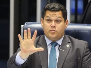 ''Só causaria problemas'': Davi Alcolumbre descarta impeachment de ministros do STF e defende atualização da lei