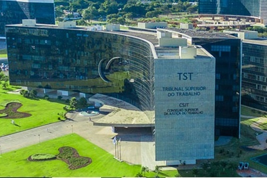 Número de ações trabalhistas bate recorde e reacende debate sobre Justiça gratuita